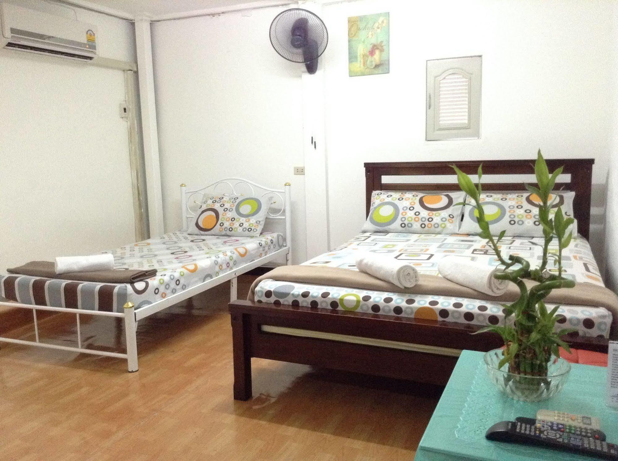 Mint Hostel Bangkok Esterno foto